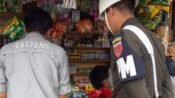 Ket gambar Bea cukai kendari perketet  Rokok Ilegal Diburu( foto)