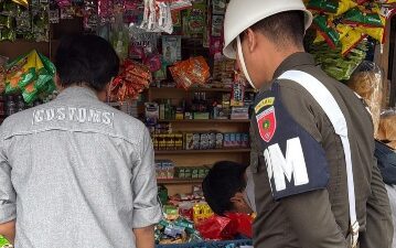Ket gambar Bea cukai kendari perketet  Rokok Ilegal Diburu( foto)